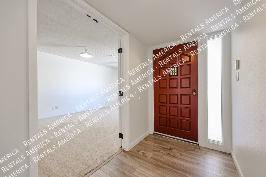 Building Photo - 3704 S Terrace Rd
