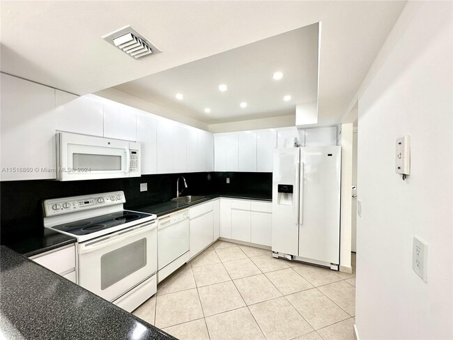 Building Photo - 2301 S Ocean Dr