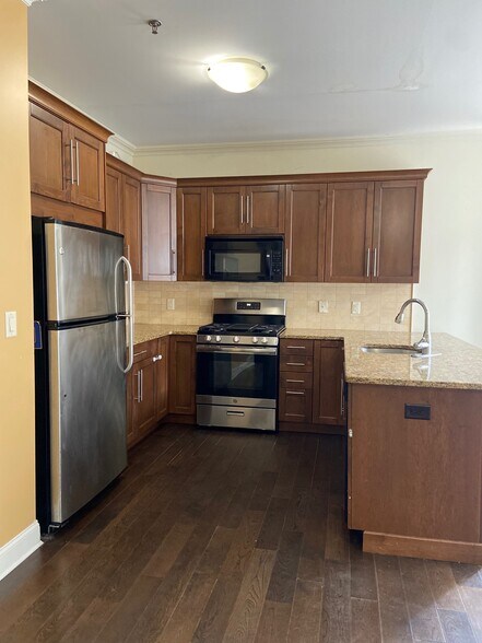 Building Photo - 255 Laird Ave