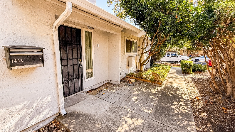 Building Photo - 1423 Del Rio Cir
