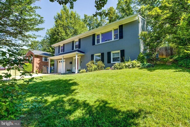 Building Photo - 7806 Jansen Dr