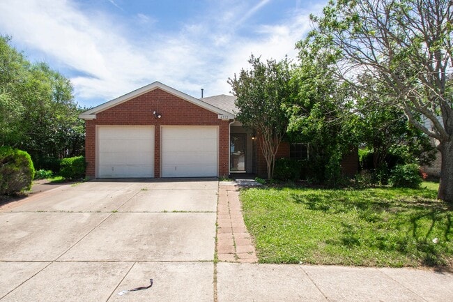 Primary Photo - Cute house in Sherman for lease