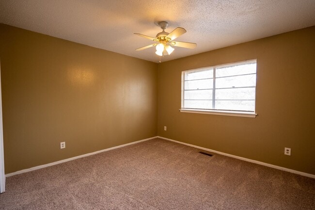 Building Photo - Spacious Backyard, 2 Car Garage, Close to NW Expressway!