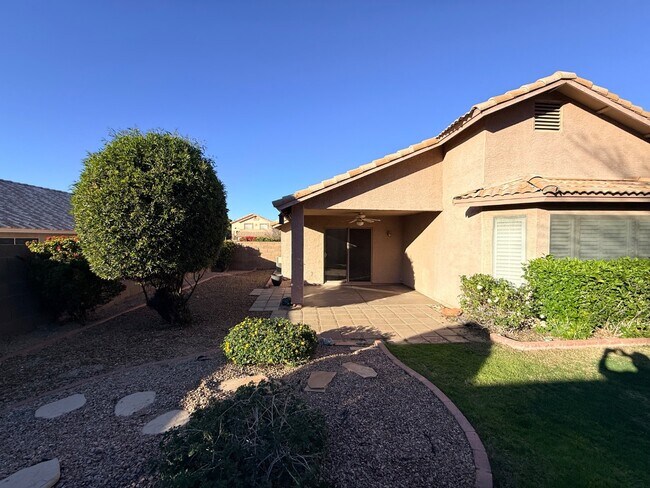 Building Photo - 6061 E Rochelle St