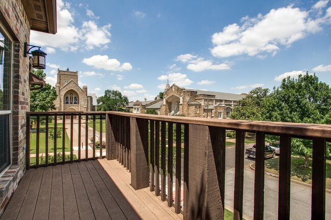 Building Photo - 2700 Merida Ave