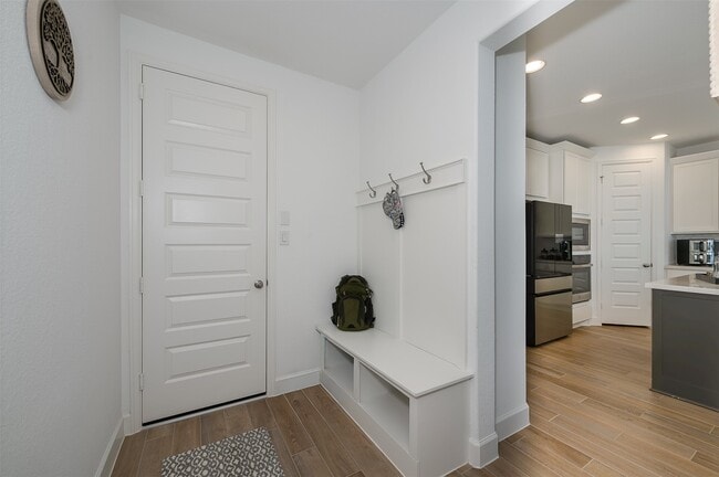 Building Photo - 20519 Bronco Rdg Dr