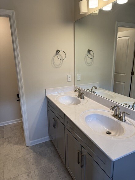 Building Photo - 4417 Hoboken Wy