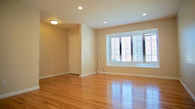 Building Photo - 4732 Manitoba Dr