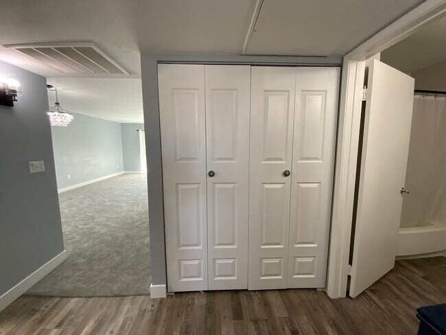Building Photo - 2 Bed, 2 Bath, Condo with Pools, Fitness Center & Balcony located in Las Vegas, Nevada.