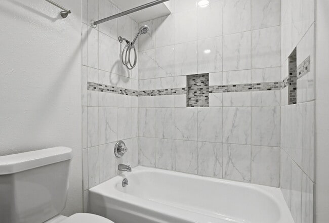 Building Photo - $1,495.95 - 1 Bed, 1 Bath Condo in Denver with In Unit Washer/Dryer and Central AC!