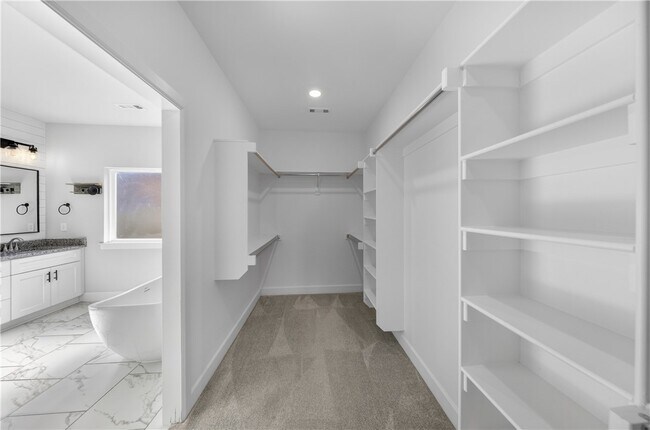 Building Photo - 1140 Hope St