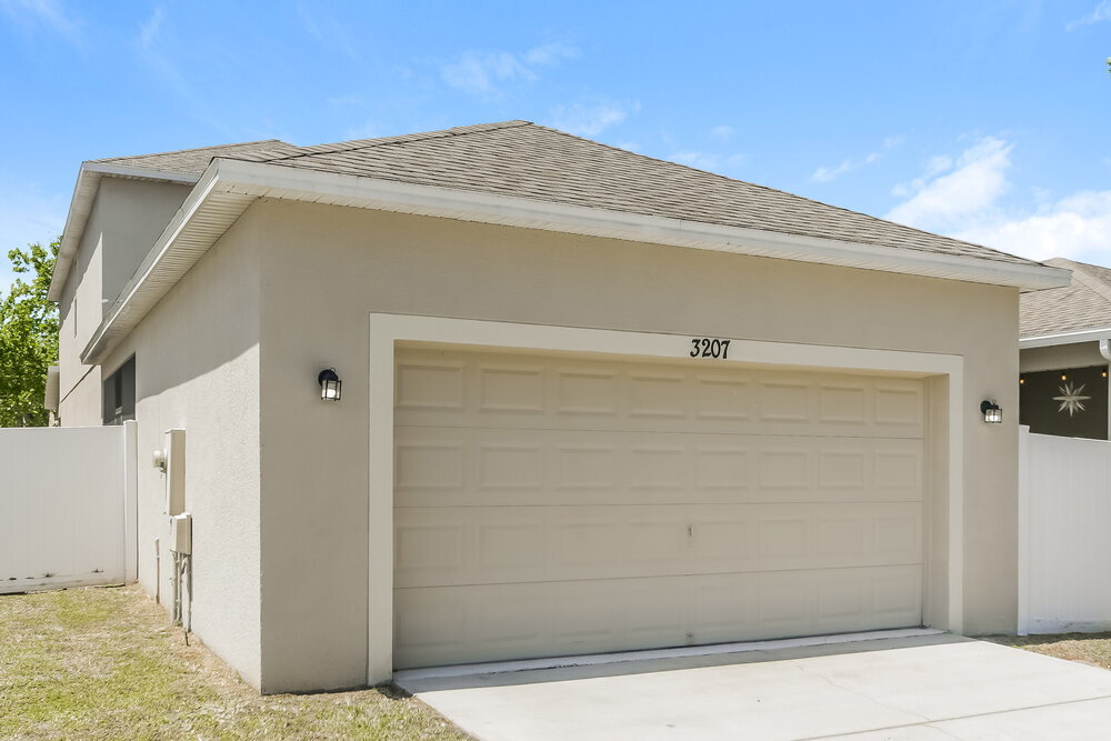 Building Photo - 3207 Bayflower Ave