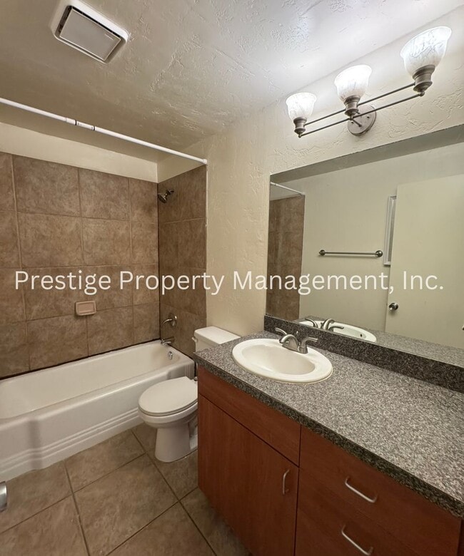 Building Photo - 2525 N Alvernon Way