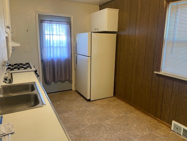 Building Photo - 2010 Capitol Ave