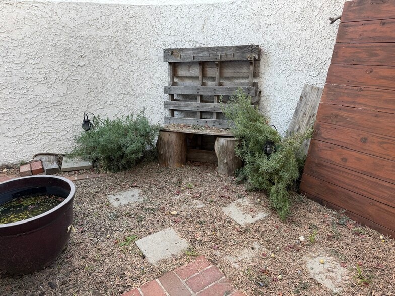 Building Photo - 13133 Le Parc