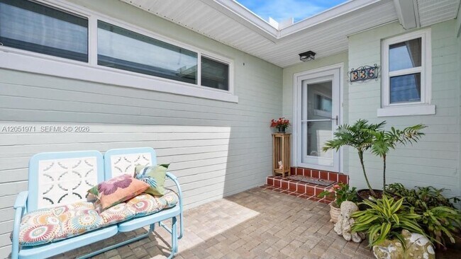 Building Photo - 336 Seaview BCH