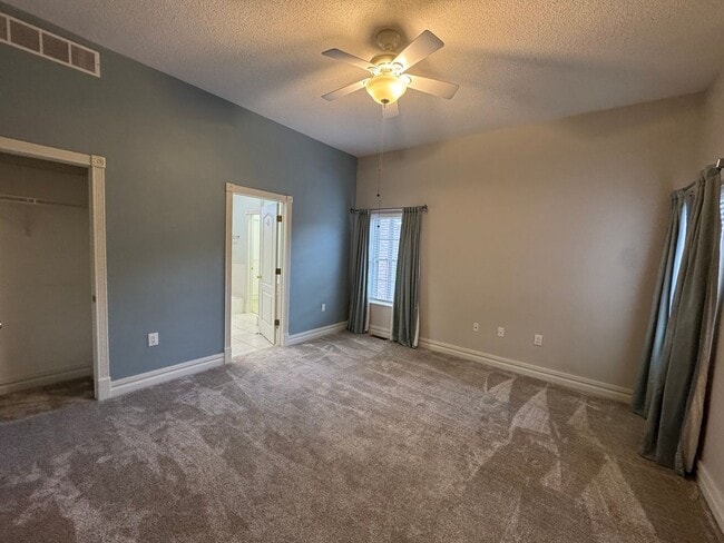 Building Photo - Stunning 3 BR 2 Bath Home!