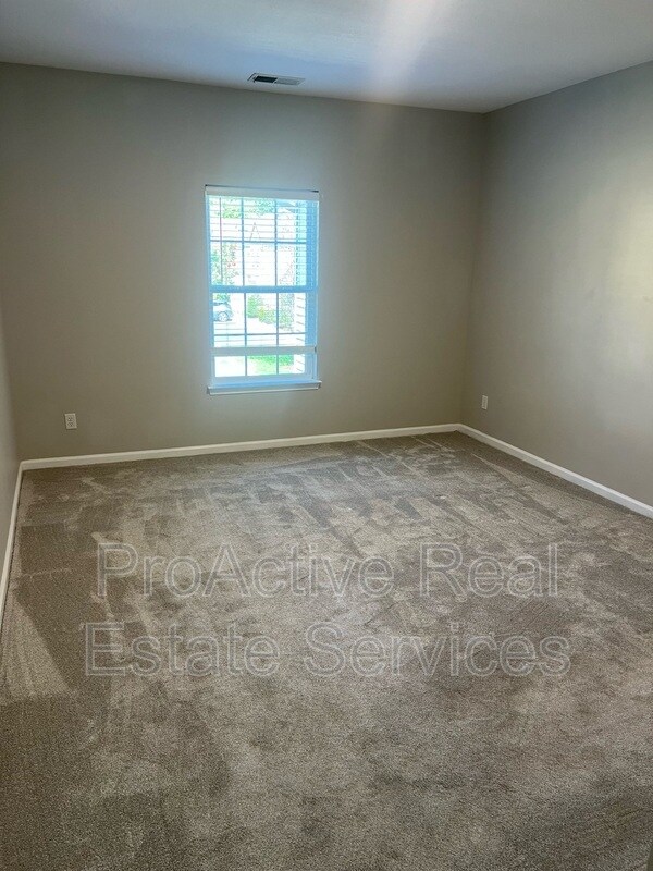 Building Photo - 305 Herons Cove