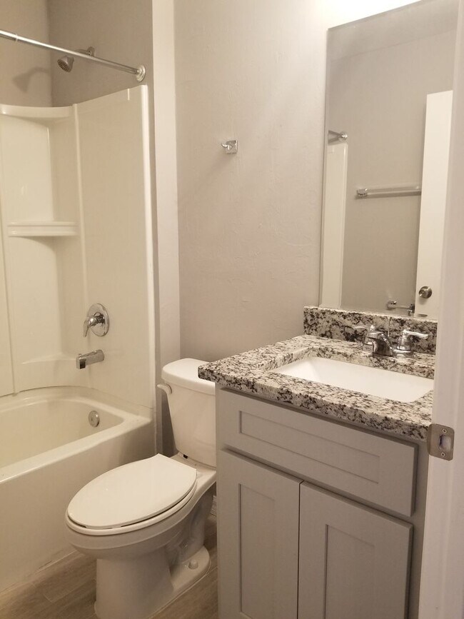 Building Photo - Spacious 3-Bedroom Home with Private Lanai & Prime Location!