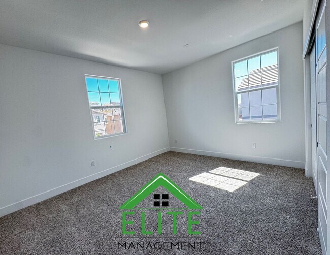 Building Photo - Spacious 4-Bedroom Home in Prime Folsom Lo...