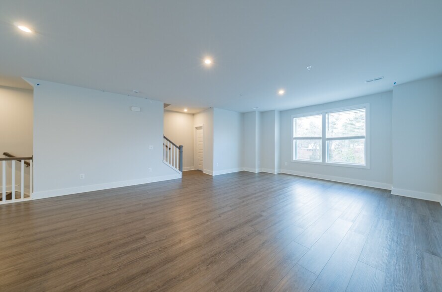Building Photo - 2707 Acadia Dr