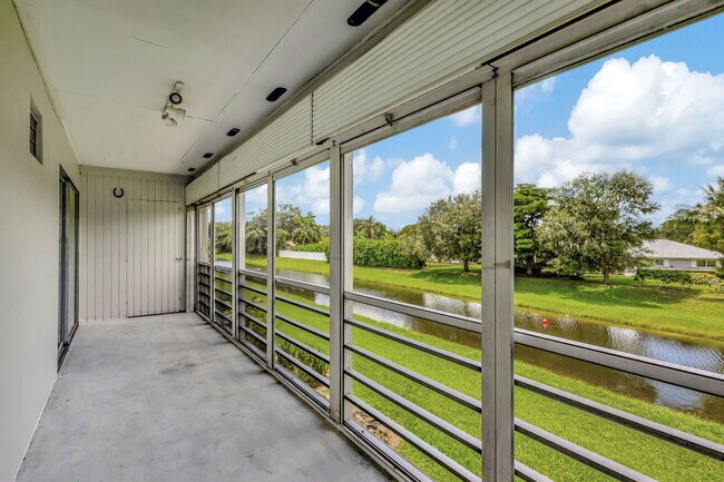 Building Photo - 10789 N Military Trl