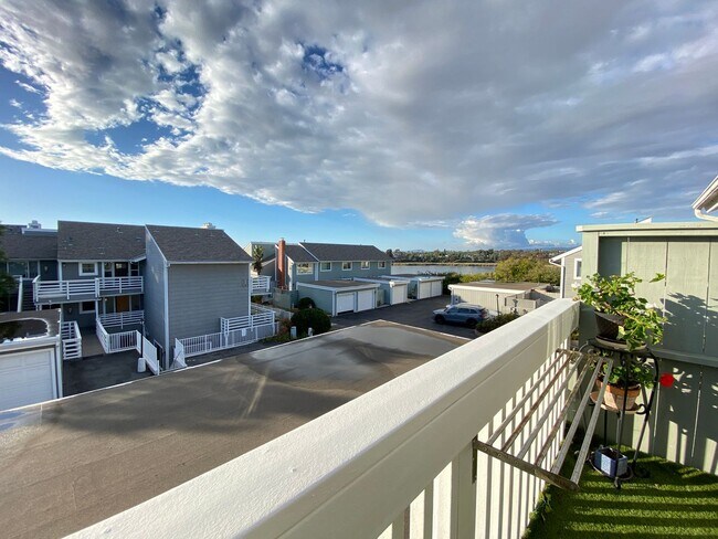 Building Photo - Stunning 3-bedroom, 2-bathroom coastal condo with Modern Custom Upgrades!