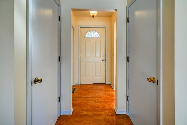 Building Photo - 12 Brompton Cir