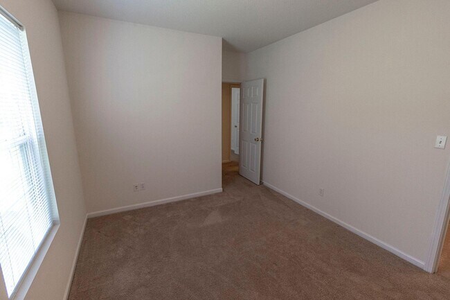 Building Photo - 3324 E St Charles Rd