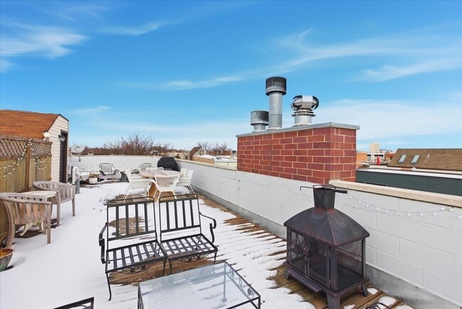 Building Photo - 2038 W Iowa St