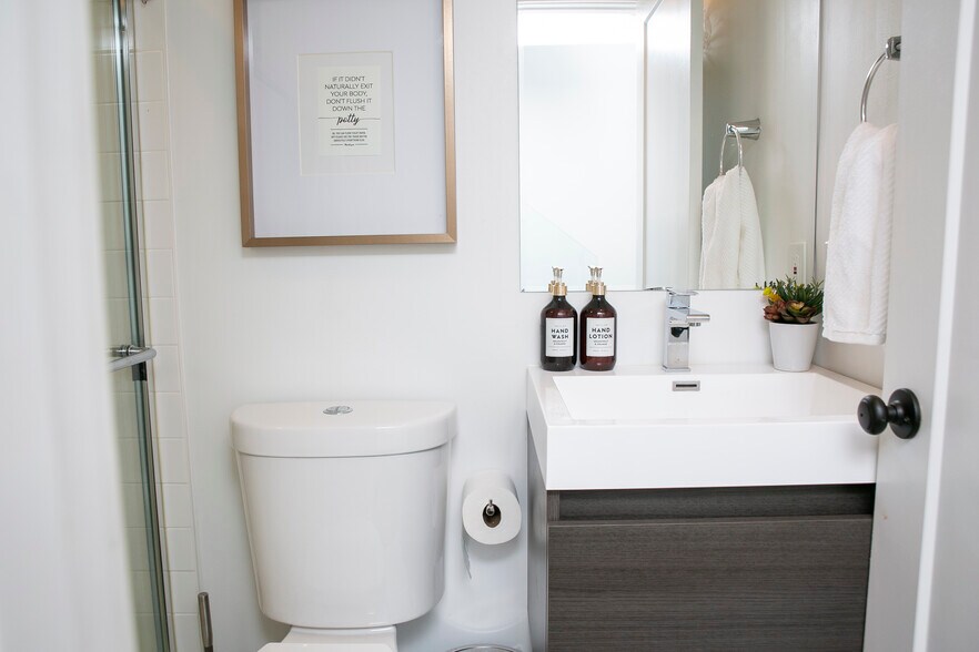 Building Photo - 524 E Fort Ave