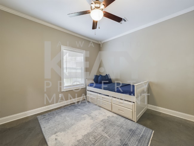 Building Photo - COMING SOON! Adorable cottage home in Crowley!