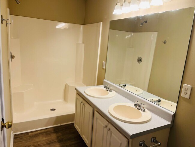 Building Photo - Charming 3 bed, 2 full bath home in Villa Rica!