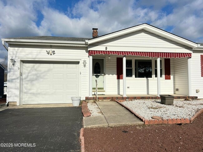 Building Photo - 9 Westport Dr