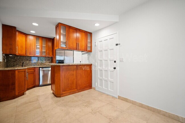 Building Photo - 2666 Tigertail Ave