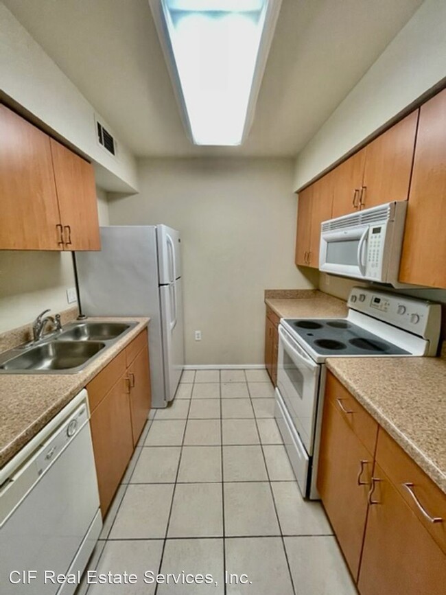 Building Photo - 2 br, 1 bath House - 1500 Lake Shore Dr. U...