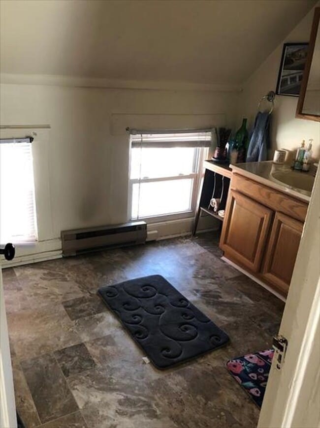 Building Photo - 3114 N Newhall St