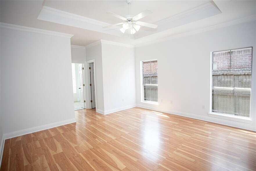 Building Photo - 10562 Oakley Trace Dr