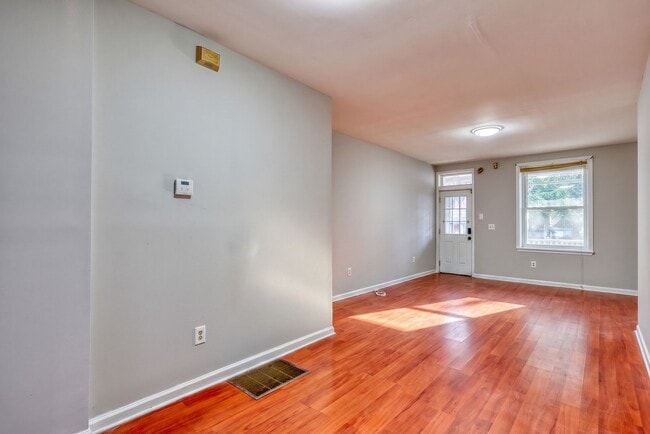 Building Photo - 515 Seneca St