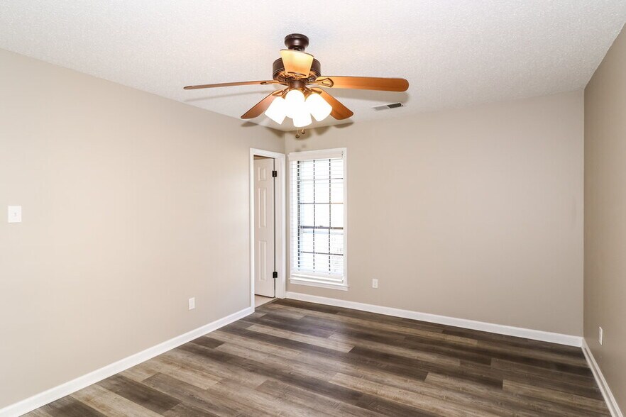 Building Photo - 6070 Halstead St