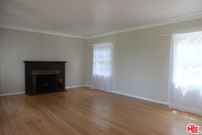 Building Photo - 15151 Encanto Dr