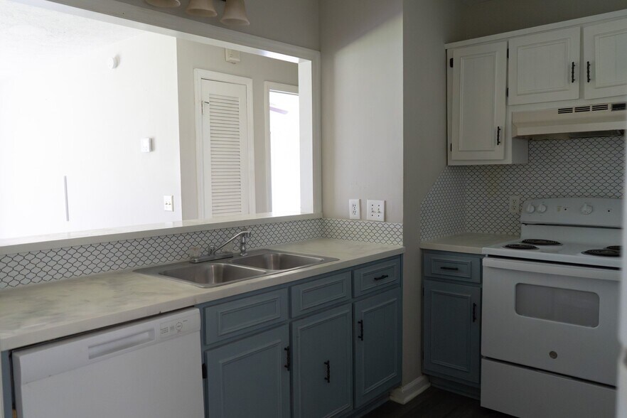 Building Photo - 6197 Trestlewood Dr