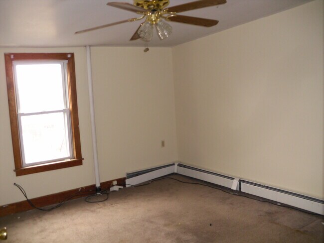 Building Photo - 1502 Centre Ave