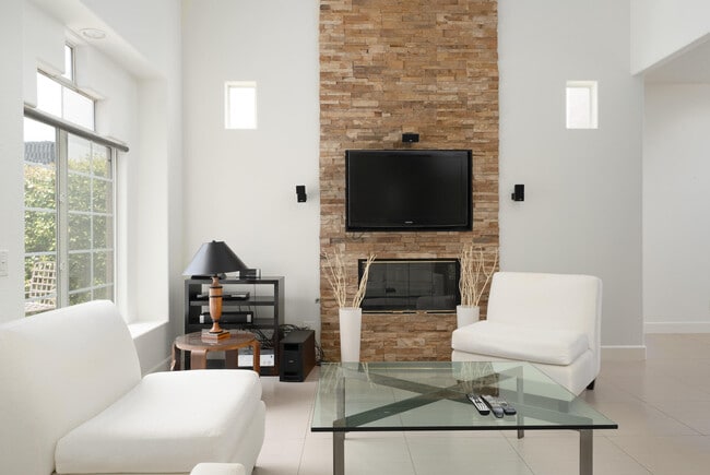 Building Photo - 30106 Avenida Alvera