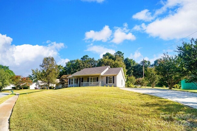 Building Photo - 8507 Sunflower Rd