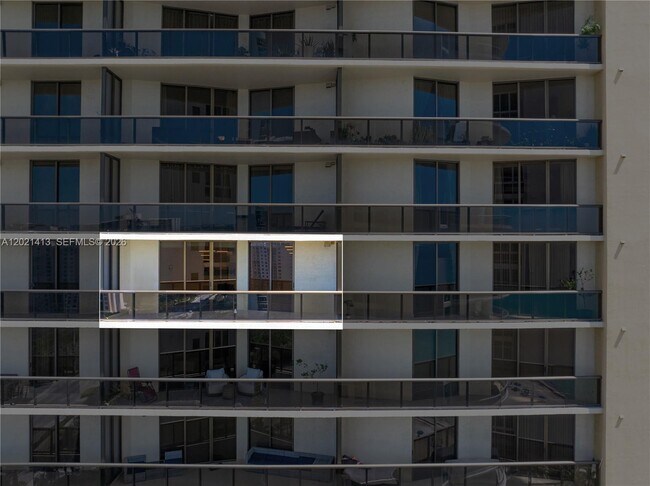 Building Photo - 16275 Collins Ave