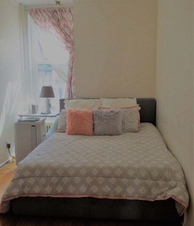 Bedroom - 206 Lancaster St