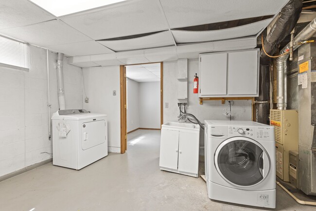 Building Photo - 2604/2606 37th Ave NE
