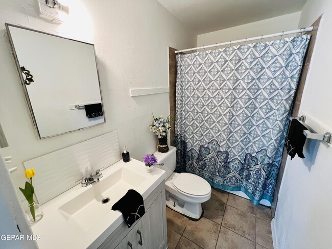 Building Photo - 8921 Kenneth St