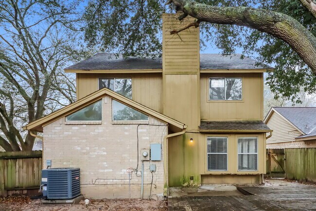 Building Photo - 16602 Quiet Trail Dr